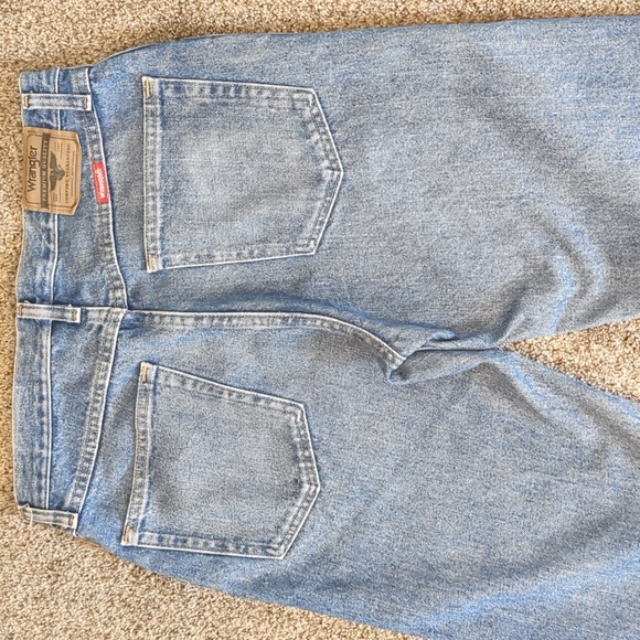 Men's Wrangler distressed regular fit blue jeans size 32X32 - Picture 10 of 12